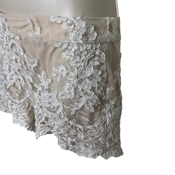 Alice and Olivia Scalloped Lace Shorts sz 4