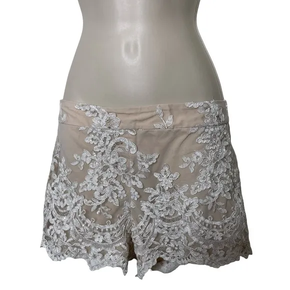 Alice and Olivia Scalloped Lace Shorts sz 4