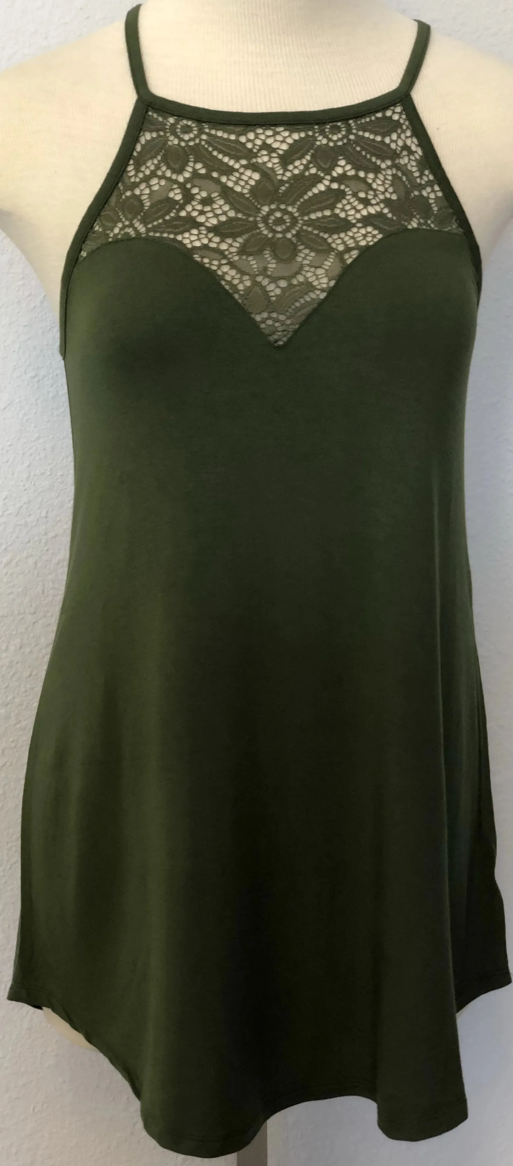 LACE SLEEVELESS HALTER TOP