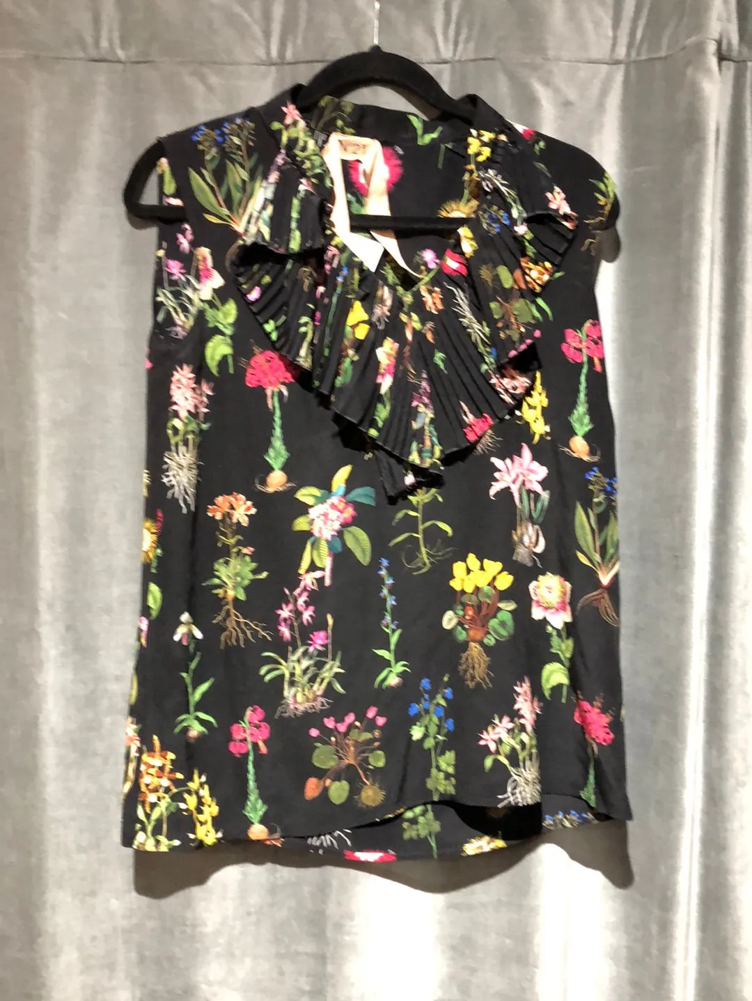 N*21 Black and Floral Print Sleeveless Blouse