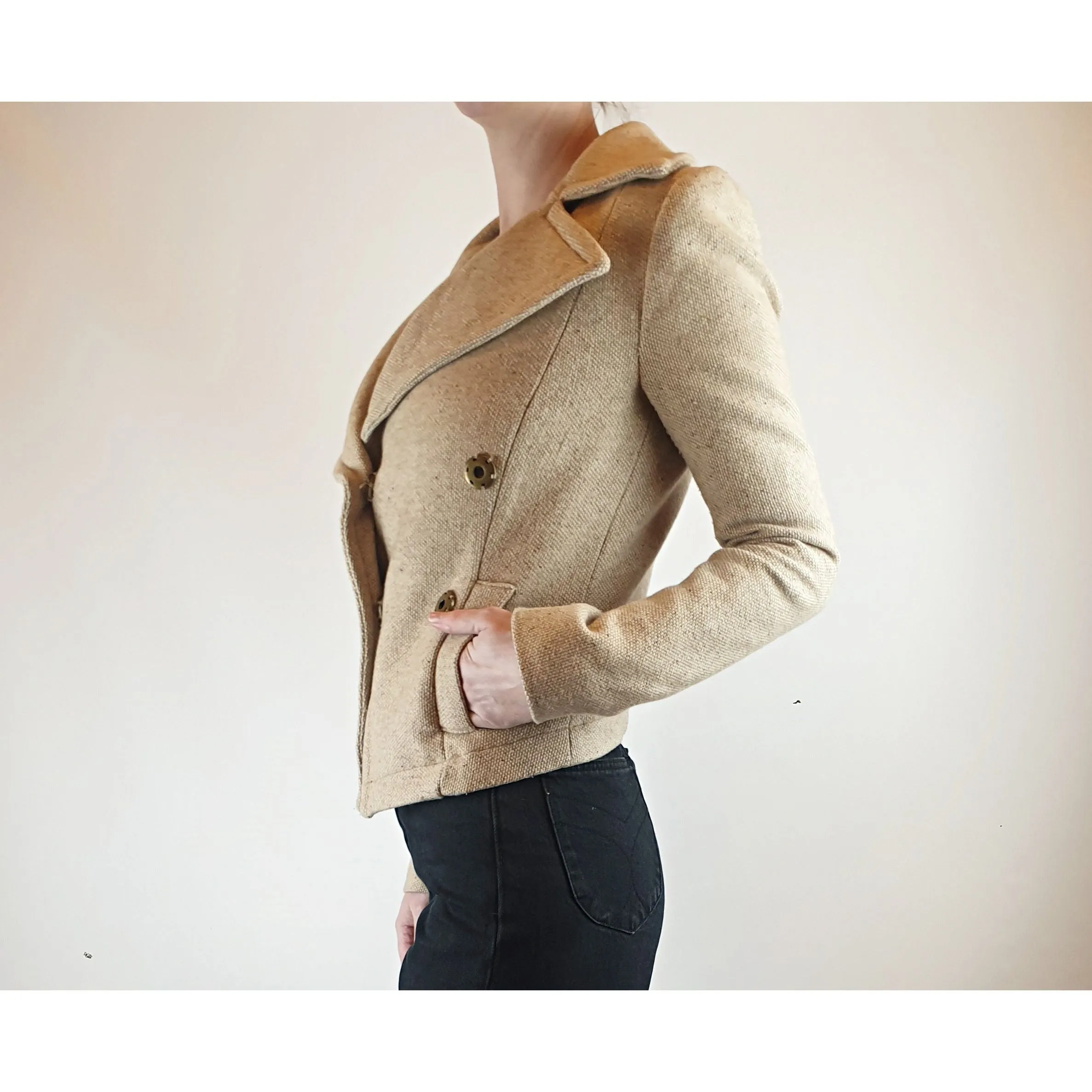 Neutral wool mix cropped jacket with fab front collar best fits size 6