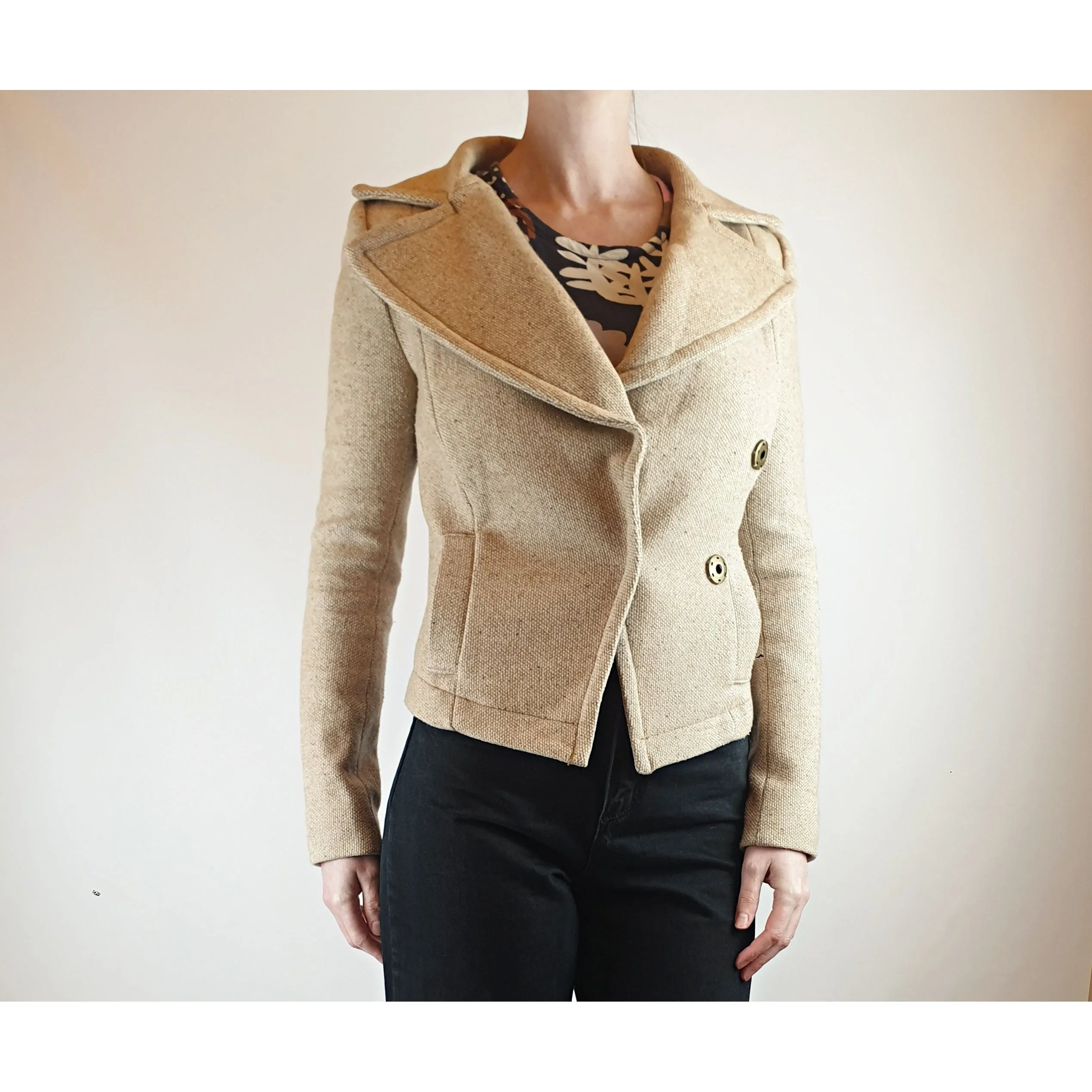 Neutral wool mix cropped jacket with fab front collar best fits size 6