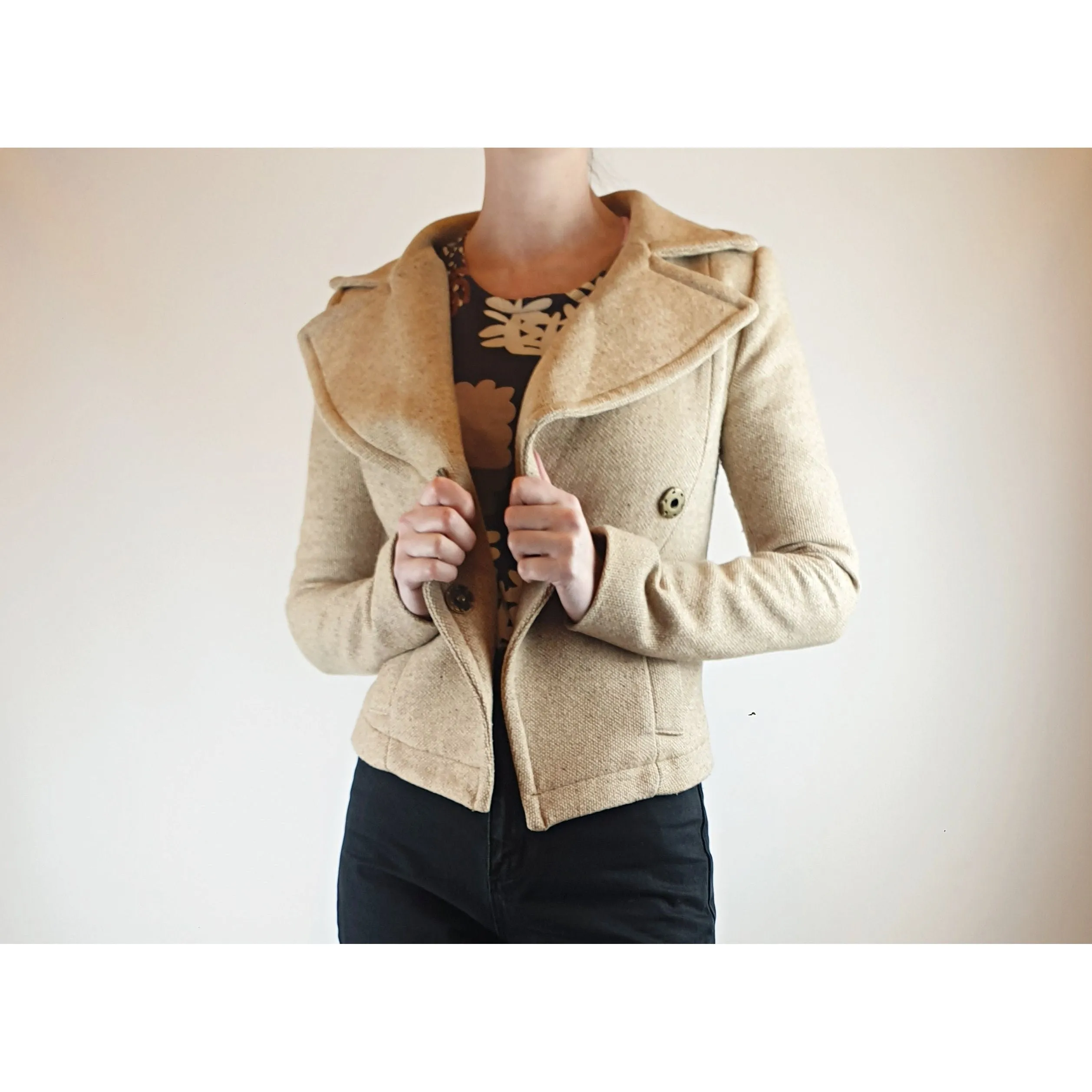 Neutral wool mix cropped jacket with fab front collar best fits size 6