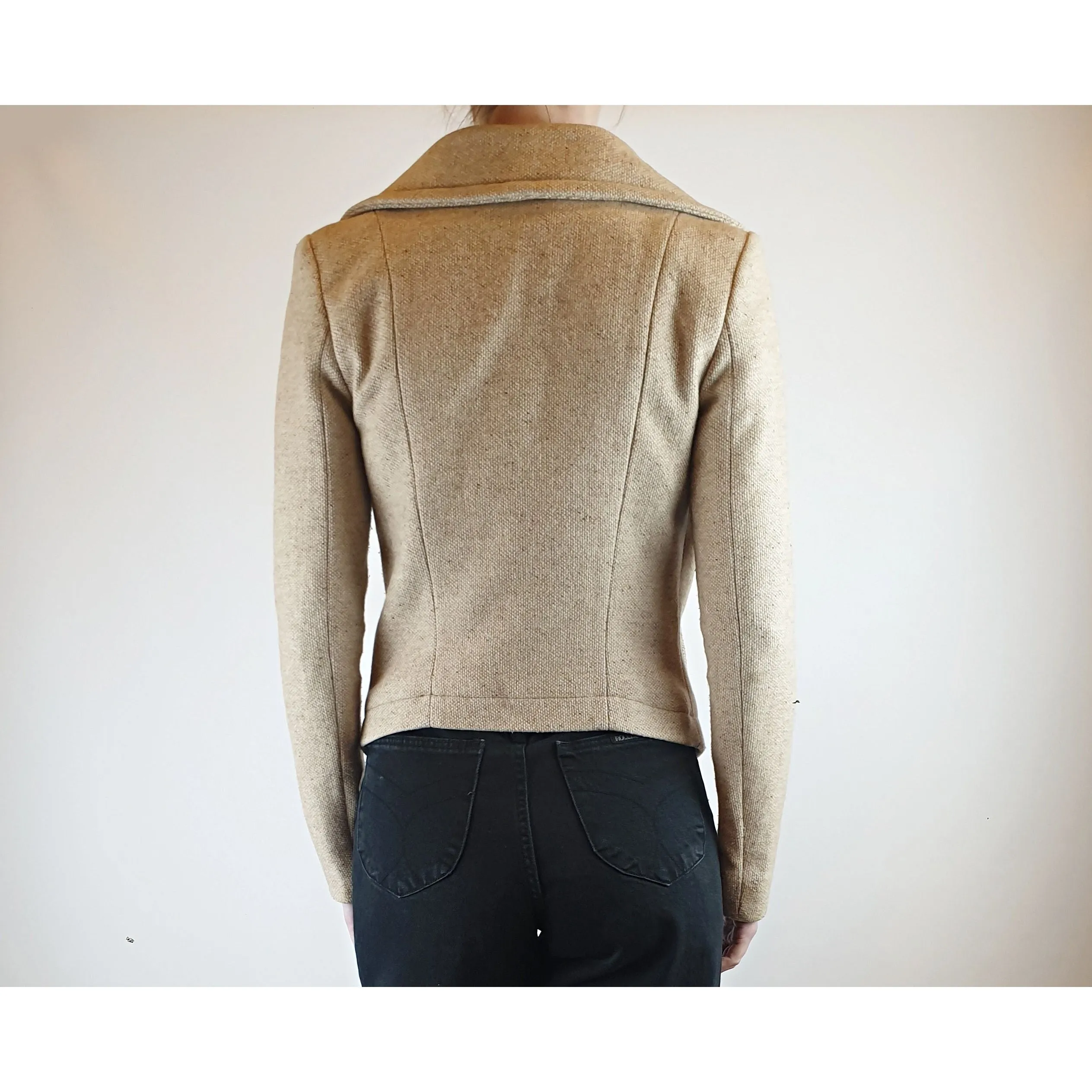 Neutral wool mix cropped jacket with fab front collar best fits size 6