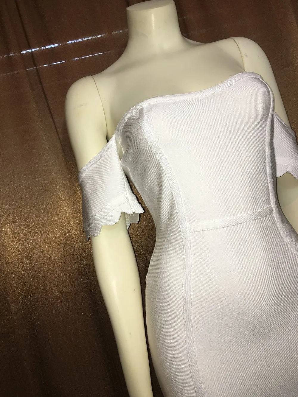 "AVERY" (WHITE)